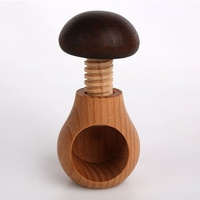 Dziadek do orzechów Grzybek drewniany